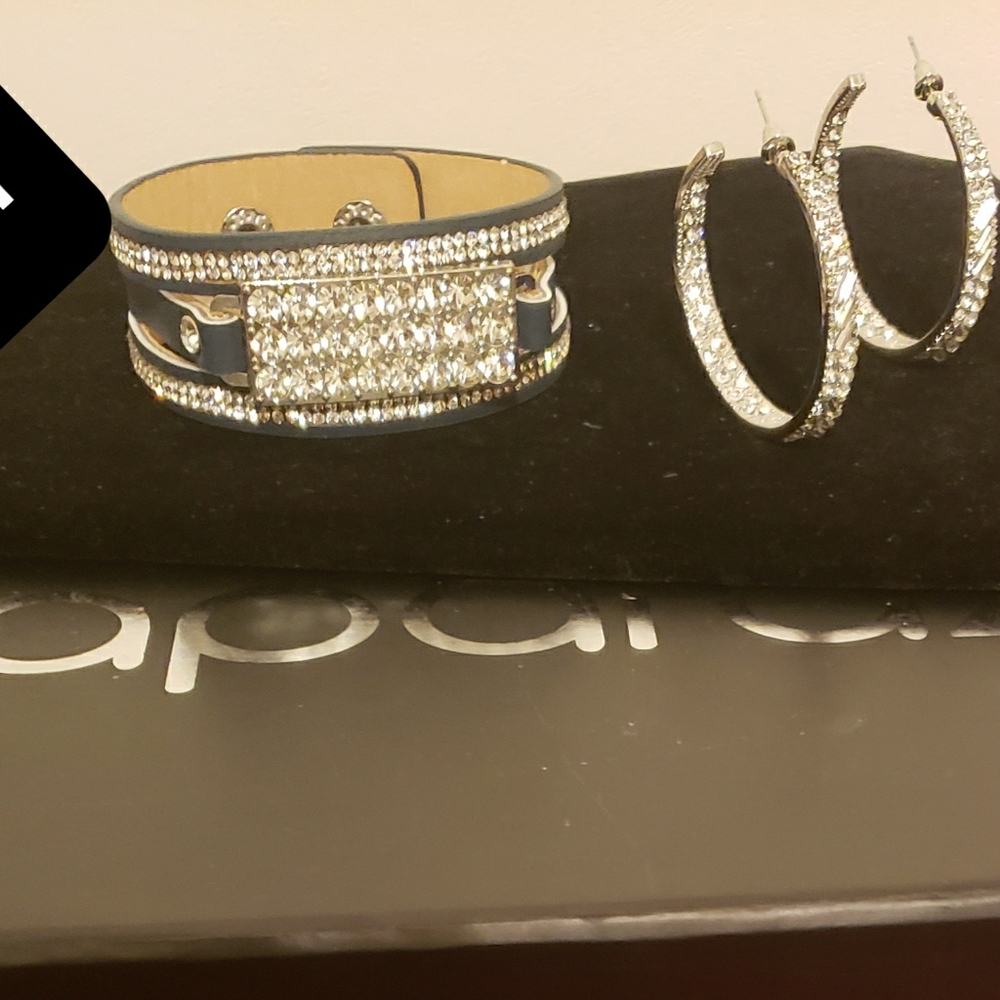 Jewelry - Picture 3 of 5